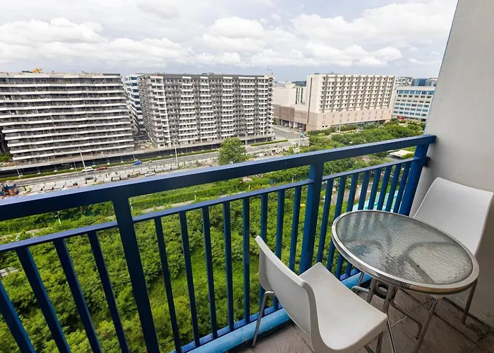 2br At Moa - 14th Floor -sleeps 6 - Sea Residences *