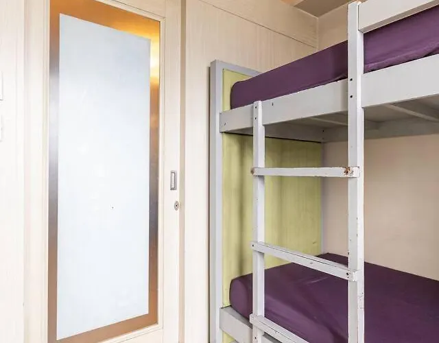 Apartment 2br At Moa - 14th Floor -sleeps 6 - Sea Residences Manila